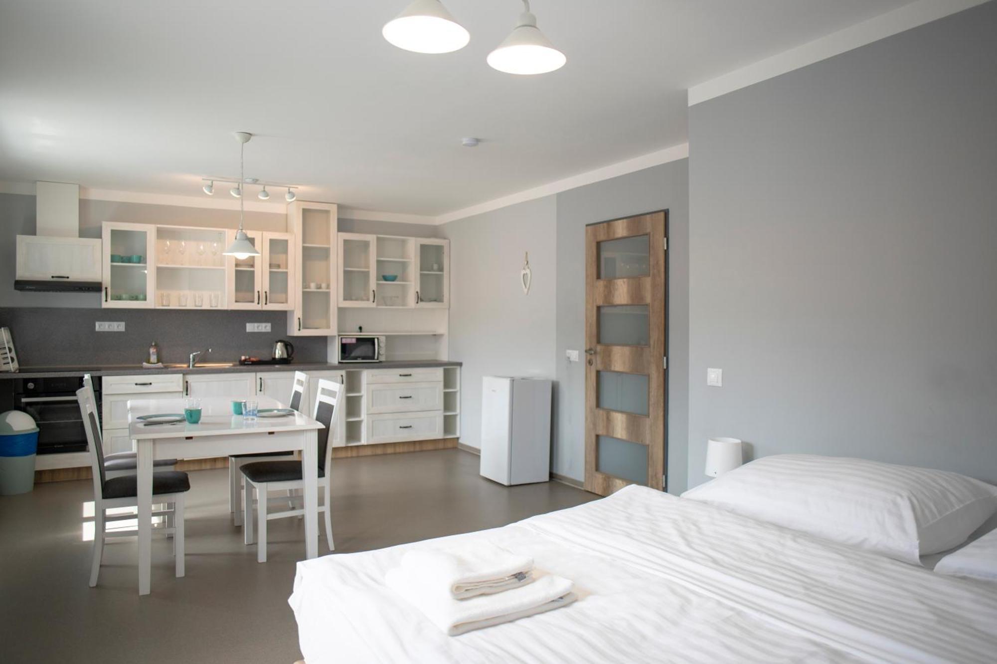 Amenity Apartmany Перна Екстер'єр фото